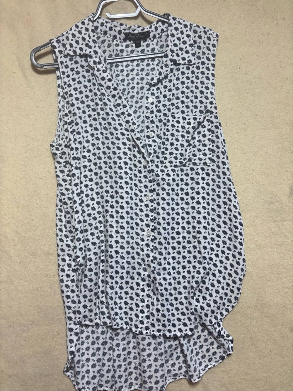 Sleeveless Floral Button-Front Blouse - Black/White large
